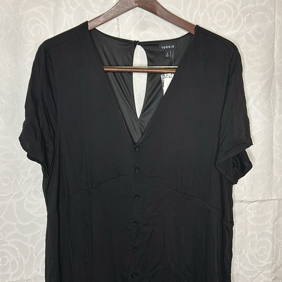 NWT TORRID black maxi dress. Decorative buttons down front of dress. Size 2X. - Picture 2 of 12